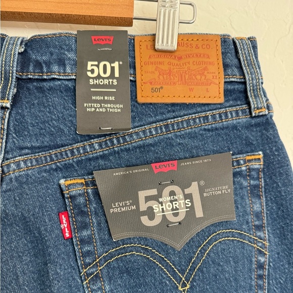NWT Levi’s Premium 501 button fly high rise shorts size 28 - Picture 3 of 7